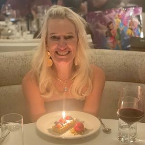 Meet your Posher, Hayes